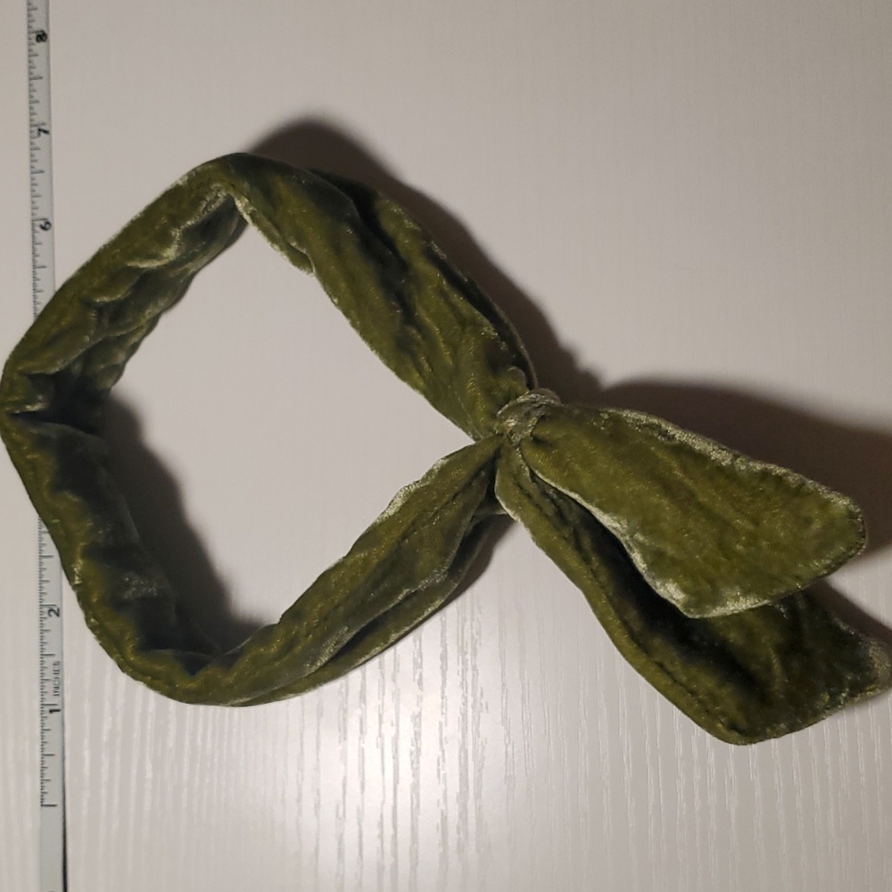 Velvet neck scarf - Picture 4 of 4